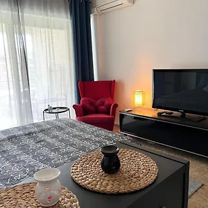 https://julias-house.1costadelsol.com
